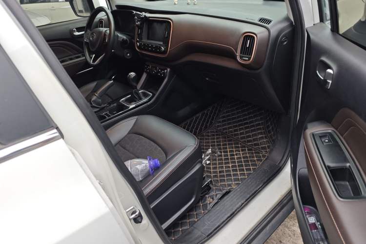 Used GAC Trumpchi GS3 2019 235T Manual Elite Edition Interior 6