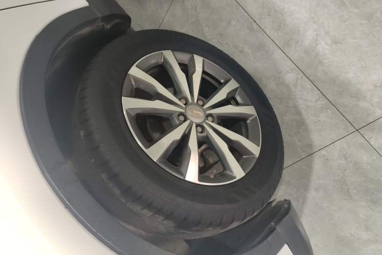 Used GAC Trumpchi GS3 2019 150N Automatic Elite Edition Left Front Wheel Hub