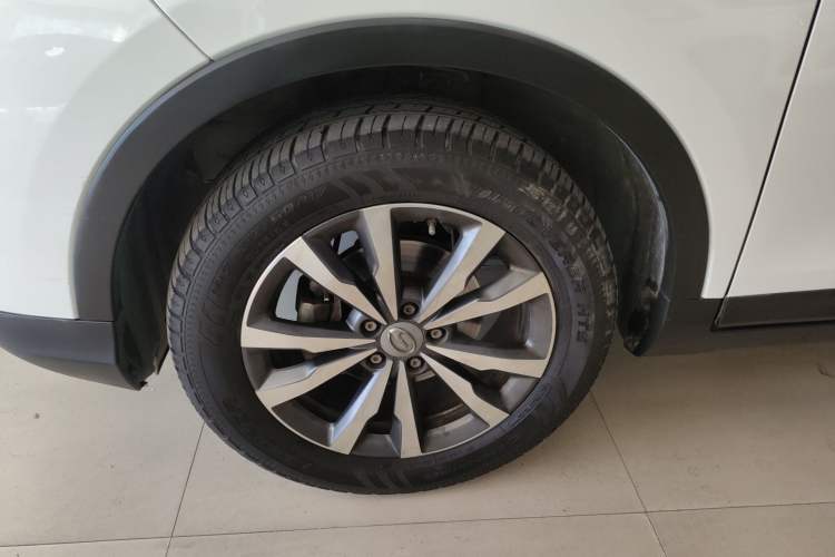 Used GAC Trumpchi GS3 2019 235T Automatic Elite Edition Left Front Wheel Hub