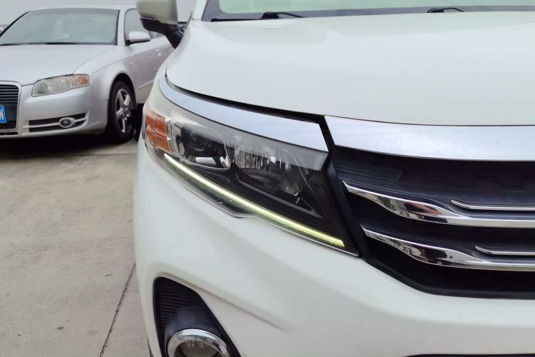 Used GAC Trumpchi GS3 2019 235T Automatic Elite Edition Right Front Headlight