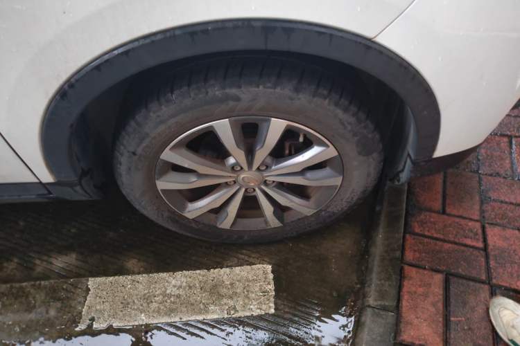 Used GAC Trumpchi GS3 2019 235T Automatic Elite Edition Right Front Wheel Hub