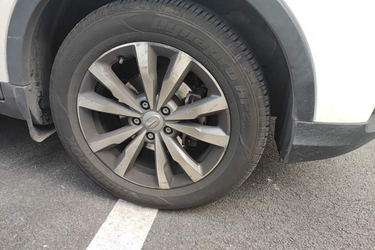 Used GAC Trumpchi GS3 2019 235T Automatic Elite Edition Right Front Wheel Hub