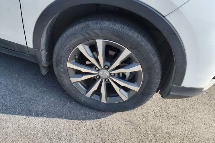 Used GAC Trumpchi GS3 2019 150N Automatic Elite Edition Right Front Wheel Hub
