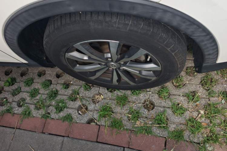 Used GAC Trumpchi GS3 2019 235T Automatic Elite Edition Right Front Wheel Hub