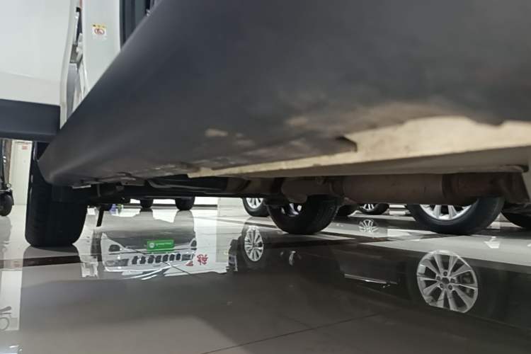 Used GAC Trumpchi GS3 2019 235T Automatic Elite Edition Right Side Sill
