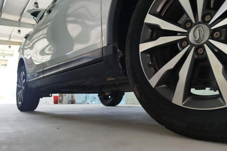 Used GAC Trumpchi GS3 2019 235T Automatic Elite Edition Right Side Sill