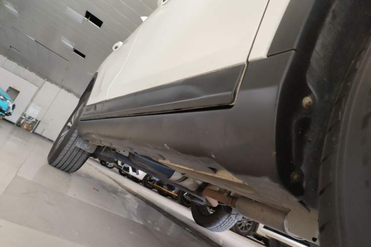 Used GAC Trumpchi GS3 2019 235T Automatic Elite Edition Right Side Sill