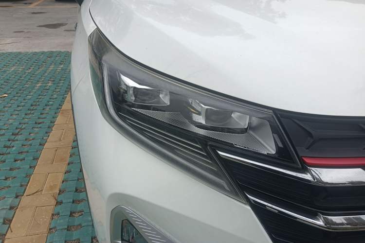 Used GAC Trumpchi GS3 2021 POWER 270T Automatic Luxury Edition Right Front Headlight