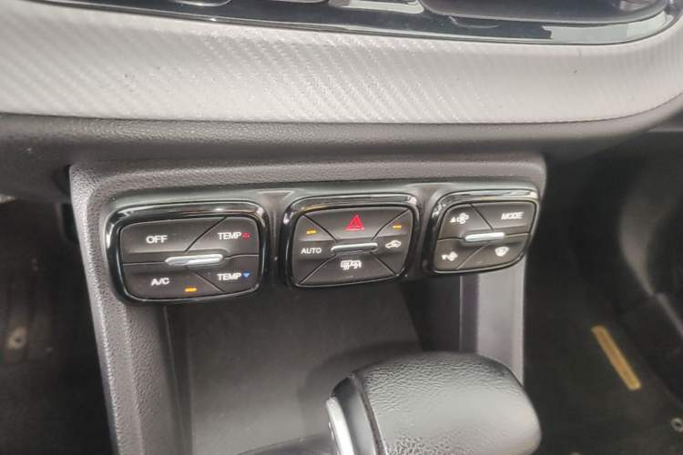 Used GAC Trumpchi GS3 2021 POWER 270T Automatic Red Edition Audio And AC Panel