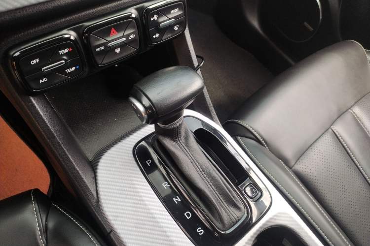 Used GAC Trumpchi GS3 2021 POWER 270T Automatic Prestige Edition Gear Lever