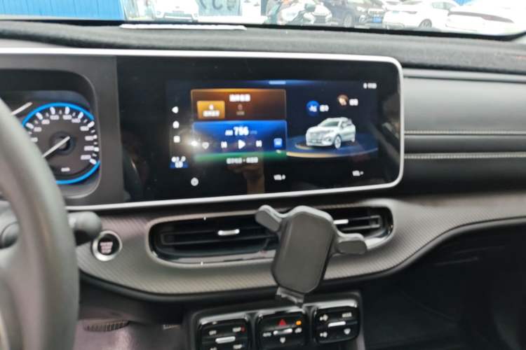 Used GAC Trumpchi GS3 2021 POWER 270T Automatic Prestige Edition Audio And AC Panel