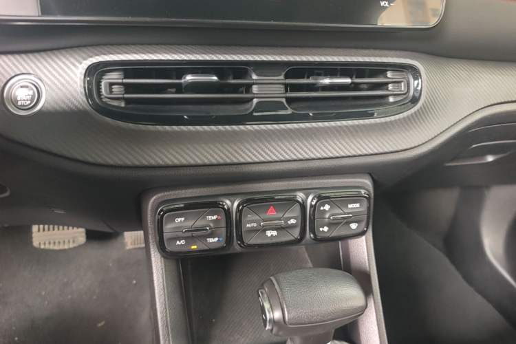 Used GAC Trumpchi GS3 2021 POWER 270T Automatic Prestige Edition Audio And AC Panel