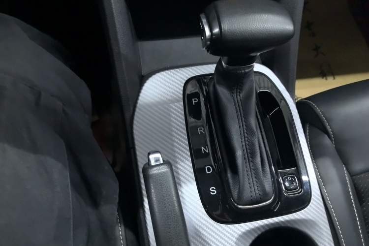 Used GAC Trumpchi GS3 2021 POWER 270T Automatic Sporty Edition Gear Lever