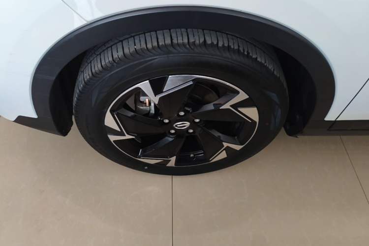 Used GAC Trumpchi GS3 2021 POWER 270T Automatic Luxury Edition Left Front Wheel Hub