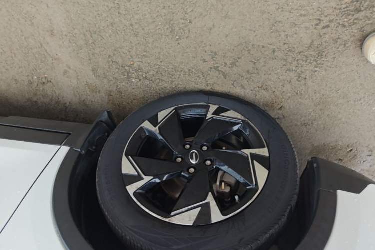Used GAC Trumpchi GS3 2021 POWER 270T Automatic Luxury Edition Left Front Wheel Hub