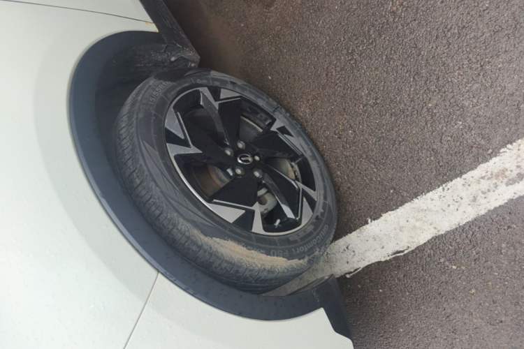 Used GAC Trumpchi GS3 2021 POWER 270T Automatic Luxury Edition Left Front Wheel Hub