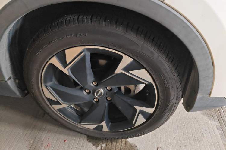 Used GAC Trumpchi GS3 2021 POWER 270T Automatic Luxury Edition Right Front Wheel Hub