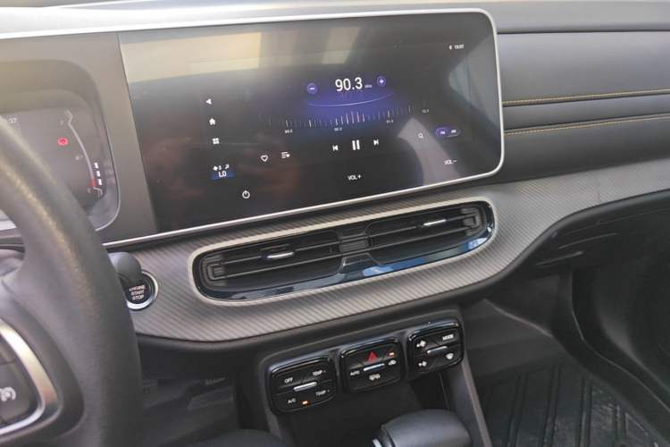 Used GAC Trumpchi GS3 2022 POWER 270T Automatic Luxury Edition Audio And AC Panel