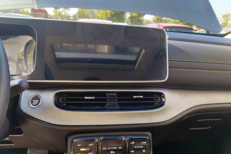 Used GAC Trumpchi GS3 2022 POWER 270T Automatic Luxury Edition Audio And AC Panel