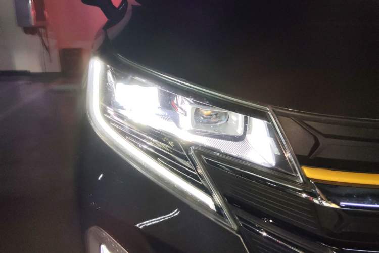 Used GAC Trumpchi GS3 2022 POWER 270T Automatic Luxury Edition Right Front Headlight