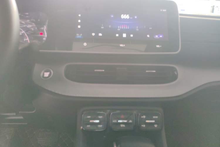 Used GAC Trumpchi GS3 2022 POWER 270T Automatic Luxury Edition Audio And AC Panel