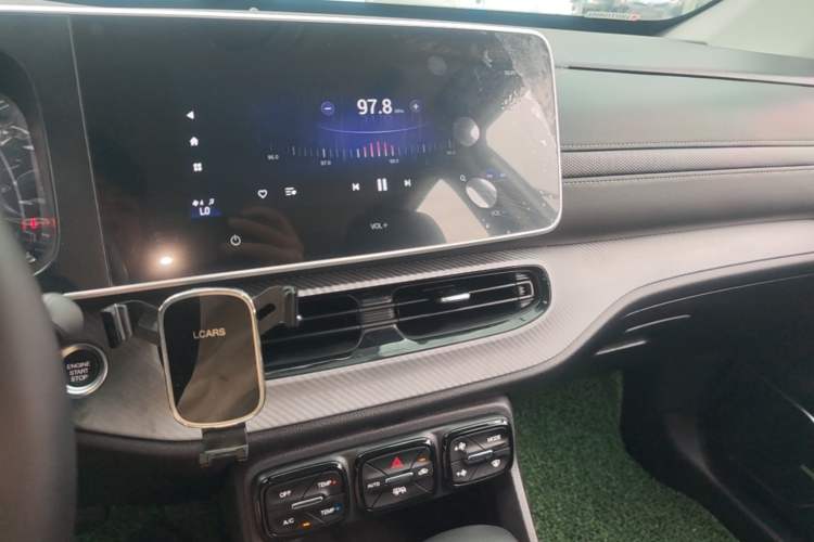 Used GAC Trumpchi GS3 2022 POWER 270T Automatic Luxury Edition Audio And AC Panel