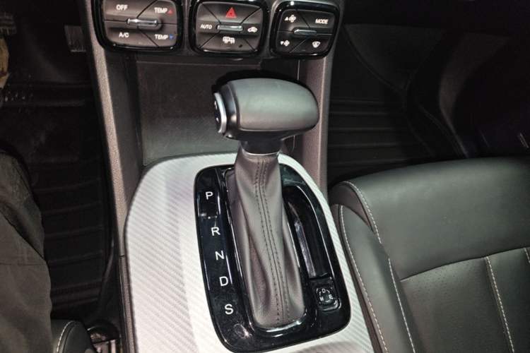 Used GAC Trumpchi GS3 2022 POWER 270T Automatic Luxury Edition Gear Lever