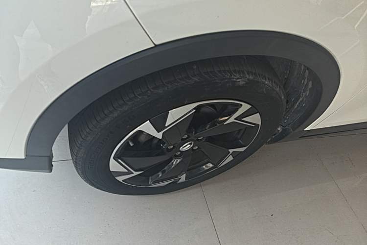Used GAC Trumpchi GS3 2022 POWER 270T Automatic Luxury Edition Left Front Wheel Hub