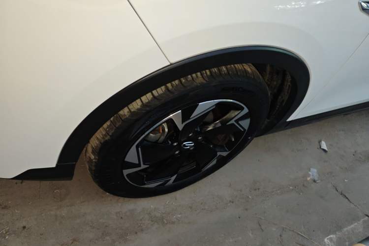 Used GAC Trumpchi GS3 2022 POWER 270T Automatic Luxury Edition Left Front Wheel Hub