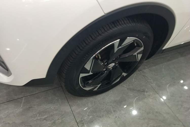 Used GAC Trumpchi GS3 2022 POWER 270T Automatic Luxury Edition Left Front Wheel Hub