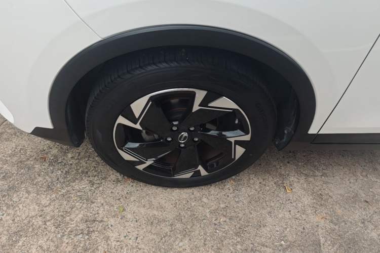 Used GAC Trumpchi GS3 2022 POWER 270T Automatic Luxury Edition Left Front Wheel Hub
