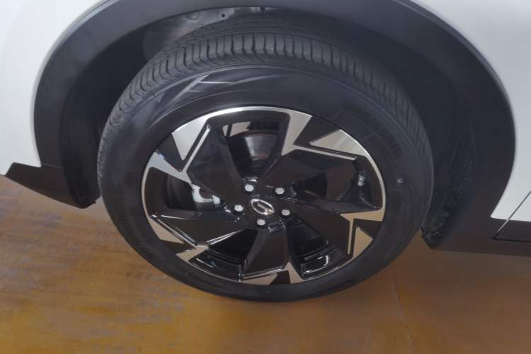 Used GAC Trumpchi GS3 2022 POWER 270T Automatic Luxury Edition Left Front Wheel Hub