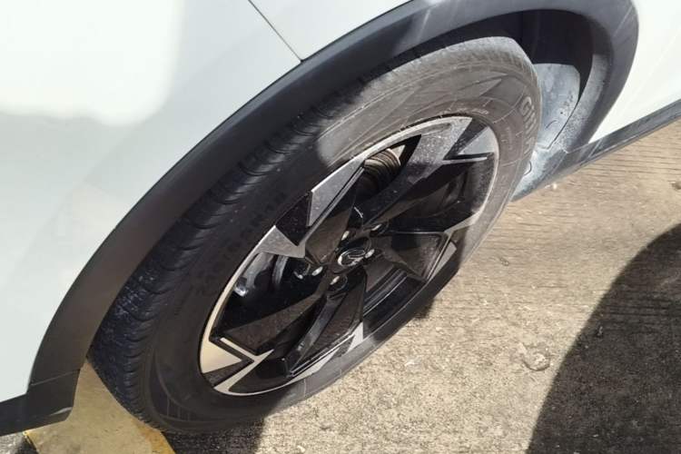 Used GAC Trumpchi GS3 2022 POWER 270T Automatic Luxury Edition Left Front Wheel Hub