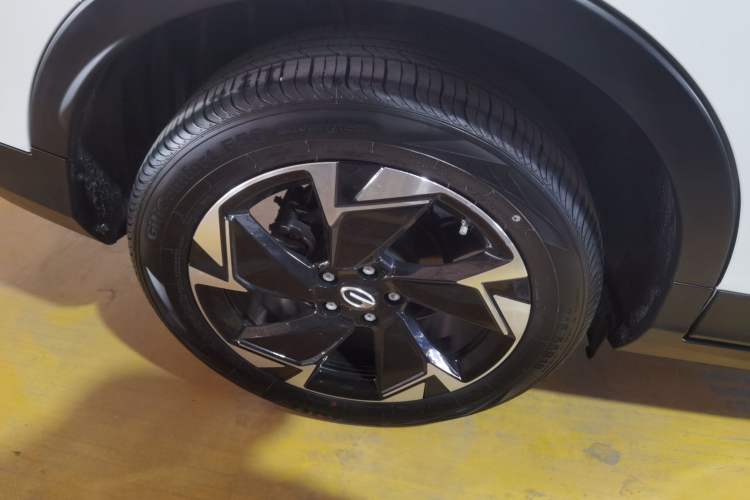 Used GAC Trumpchi GS3 2022 POWER 270T Automatic Luxury Edition Right Rear Wheel Hub