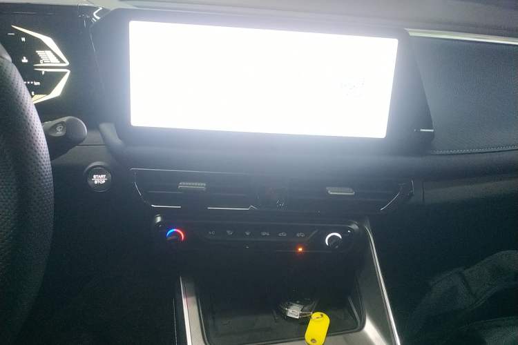 Used GAC Trumpchi GS3 2023 Shadow Speed 270T R-STYLE Edition Audio And AC Panel