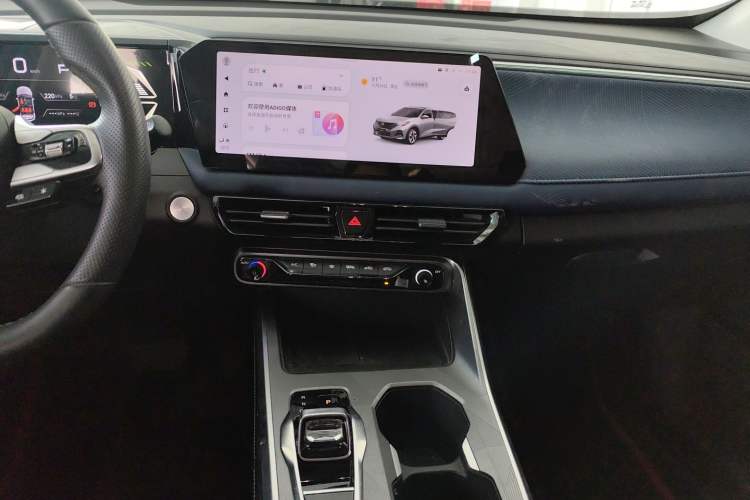 Used GAC Trumpchi GS3 2023 Shadow Speed 270T R-STYLE Edition Audio And AC Panel