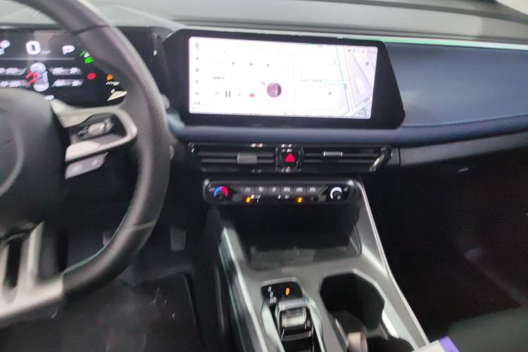 Used GAC Trumpchi GS3 2023 Shadow Speed 270T R-STYLE Edition Audio And AC Panel