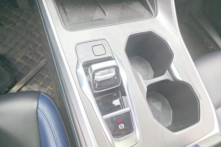 Used GAC Trumpchi GS3 2023 Shadow Speed 270T R-STYLE Edition Gear Lever