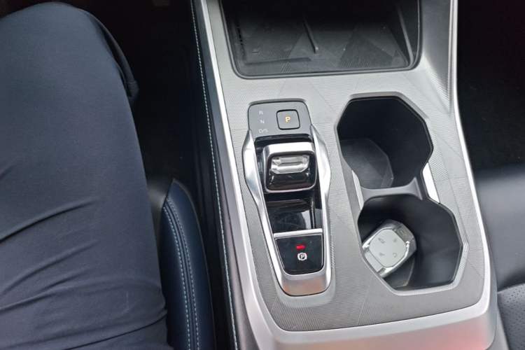Used GAC Trumpchi GS3 2023 Shadow Speed 270T R-STYLE Edition Gear Lever