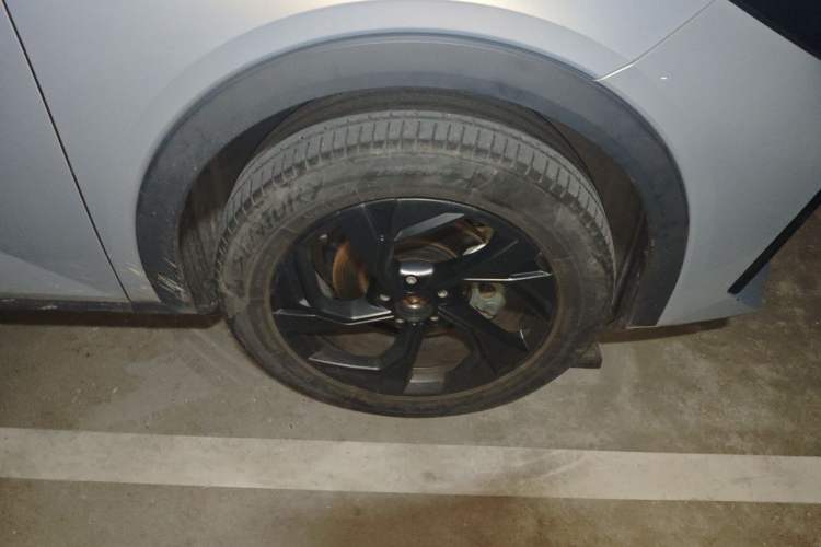 Used GAC Trumpchi GS3 2023 Shadow Speed 270T Dynamic Intelligence Edition Right Front Wheel Hub