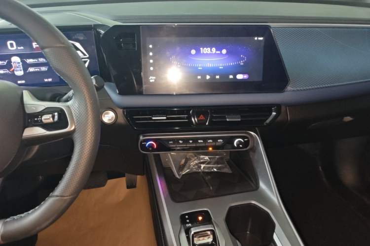 Used GAC Trumpchi GS3 2023 Shadow Speed 270T Enjoyment Edition Audio And AC Panel