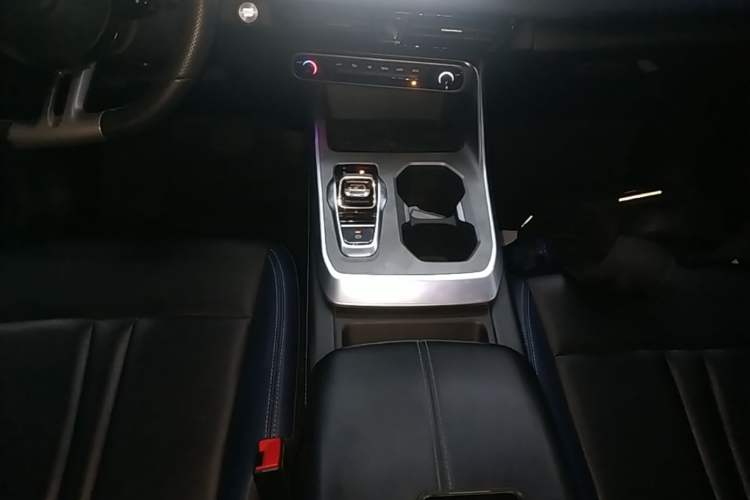 Used GAC Trumpchi GS3 2023 Shadow Speed 270T Enjoyment Edition Gear Lever