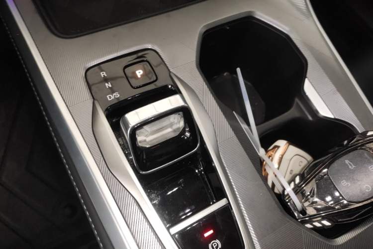 Used GAC Trumpchi GS3 2023 Shadow Speed 270T Enjoyment Edition Gear Lever