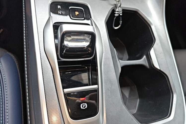 Used GAC Trumpchi GS3 2023 Yingsu 270T Jingqu Edition Gear Lever