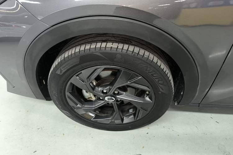 Used GAC Trumpchi GS3 2023 Shadow Speed 270T Dynamic Intelligence Edition Left Front Wheel Hub