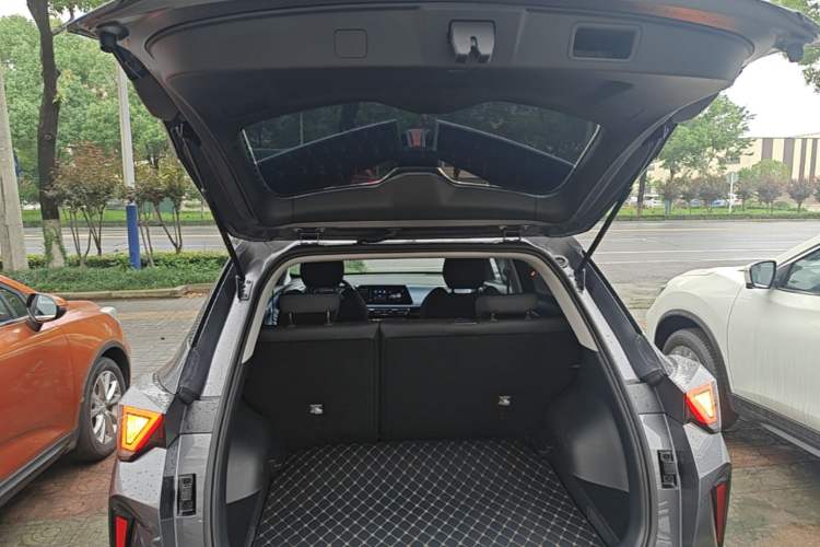 Used GAC Trumpchi GS3 2023 Yingsu 270T Jingqu Edition Trunk