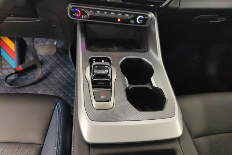 Used GAC Trumpchi GS3 2023 Shadow Speed 270T Enjoyment Edition Gear Lever