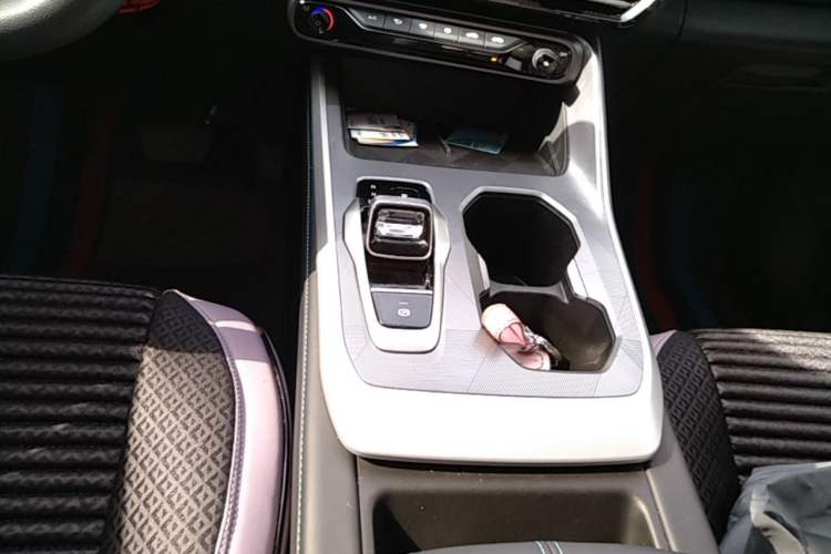 Used GAC Trumpchi GS3 2023 Yingsu 270T Jingqu Edition Gear Lever