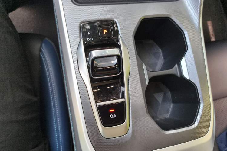 Used GAC Trumpchi GS3 2023 Shadow Speed 270T Enjoyment Edition Gear Lever