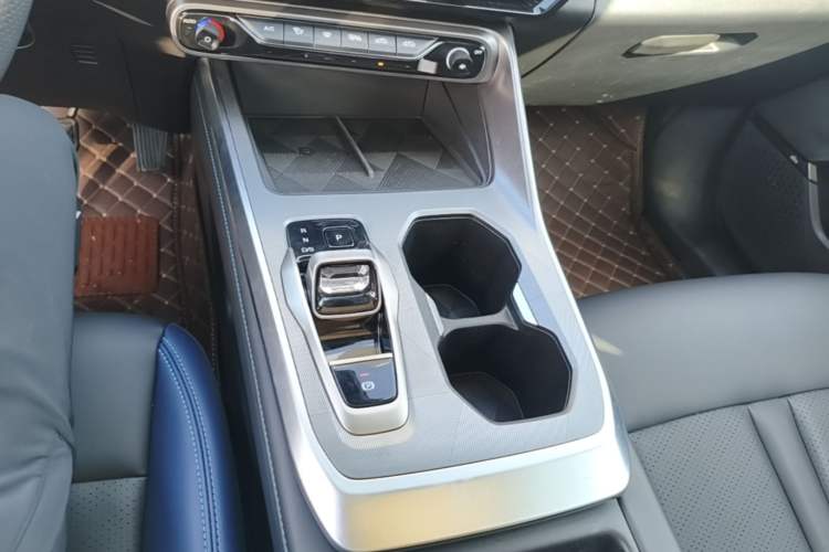 Used GAC Trumpchi GS3 2023 Shadow Speed 270T Enjoyment Edition Gear Lever